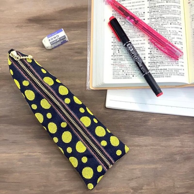 【萤火虫】畳缘 四面体笔袋 圆点 黑色 黄色 - 铅笔盒/笔袋 - 其他材质 黑色