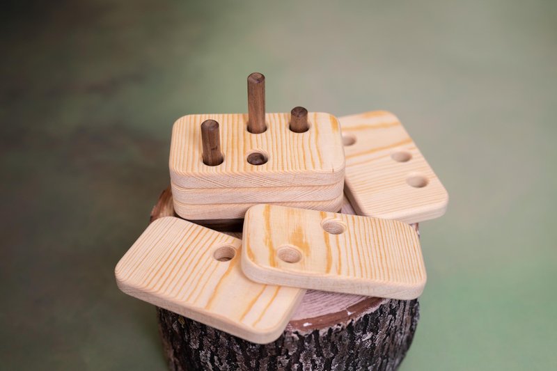 木制找孔塞孔拼图（数字1-6）蒙特梭利玩具 - 玩具/玩偶 - 木头 咖啡色