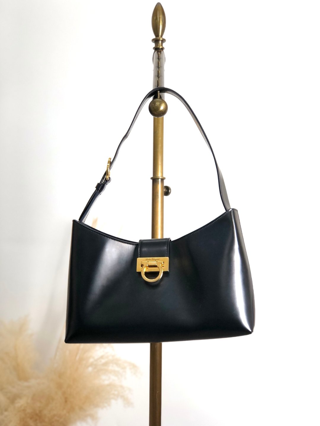 【 日本直送 名牌中古包 】Salvatore Ferragamo 侧背包 黑色 Gancini 皮革  полу-сумка n7zn28 - 侧背包/斜挎包 - 真皮 黑色
