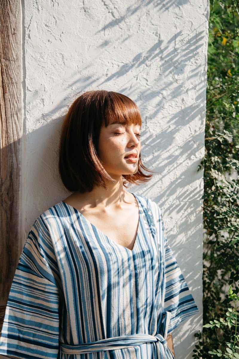 Mulmul water blue v-neck dress - 洋装/连衣裙 - 棉．麻 蓝色