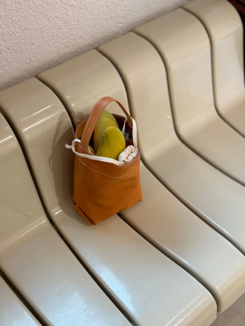 Mini牛皮手袋 意大利植鞣牛皮 韩国手工制作 슈퍼주머니백 미니 - 手提包/手提袋 - 真皮 卡其色