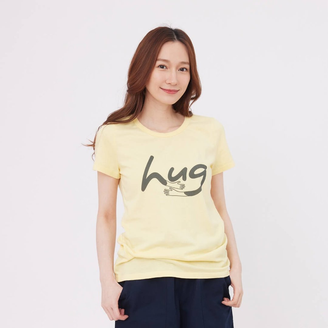 hug 短袖 蜜桃棉 女T 鵝黃 - 女装 T 恤 - 棉．麻 黄色
