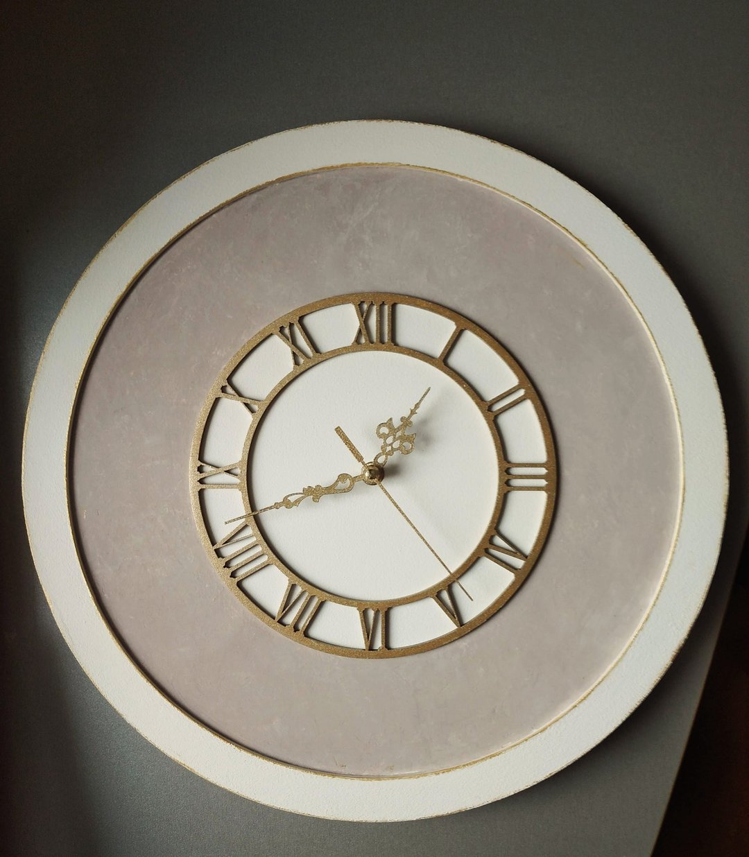 挂钟 Wall clock 简约设计金色表盘静音时钟 赠礼首选 - 椅子/沙发 - 木头 白色
