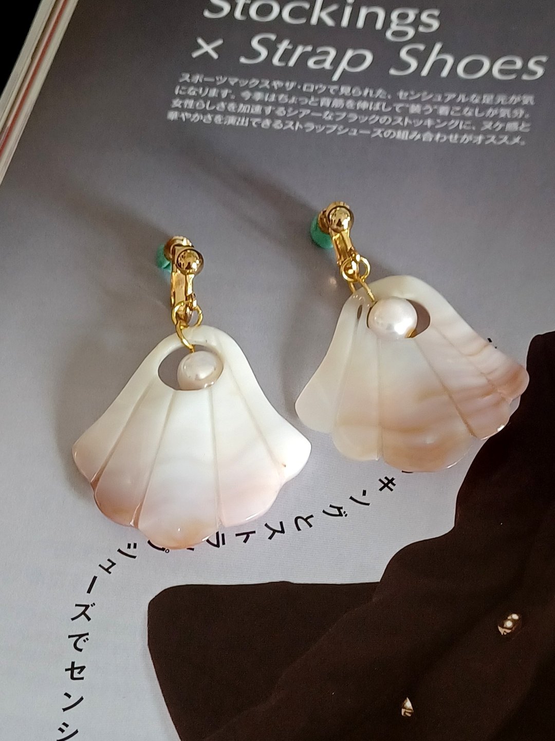 Avintage jewelry  典雅气质扇形珠贝 夹式耳环 - 耳环/耳夹 - 其他金属 