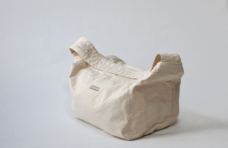 SHELF PAPERBOY 职人手作 11 号帆布 A4 分层邮差包 斜挎包 - 手提包/手提袋 - 棉．麻 白色