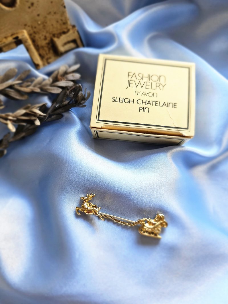 1981年AVON金色麋鹿圣诞老人坐雪橇帽针/胸针/美国西洋古董饰品 - 徽章/别针 - 其他金属 