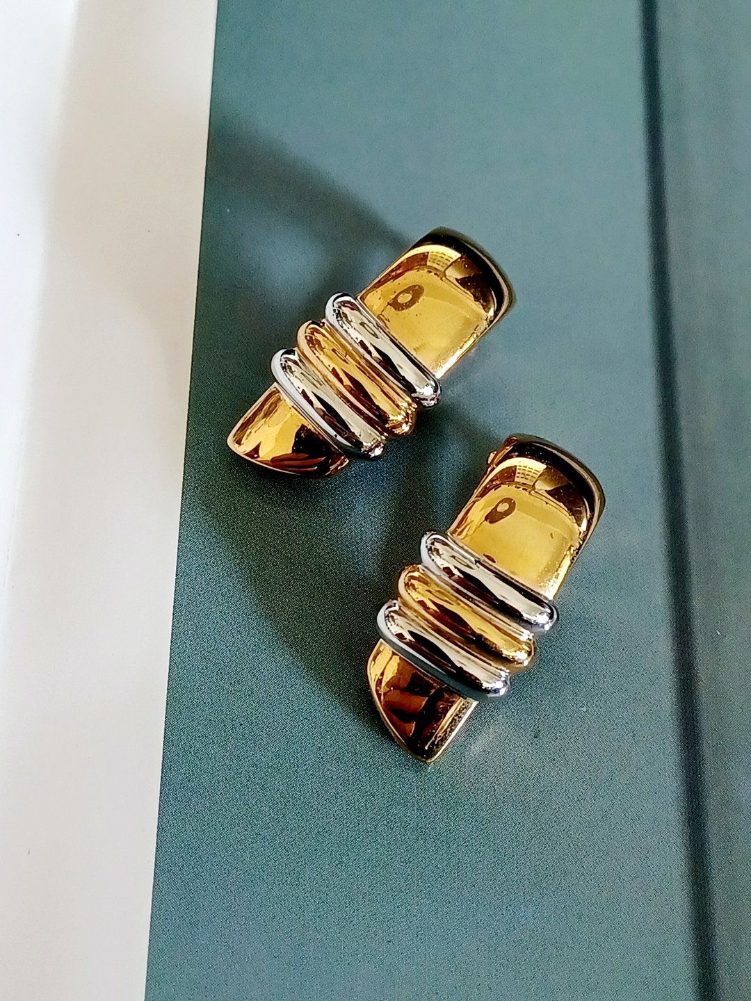 vintage jewelry  典雅金色方形横纹夹式耳环 - 耳环/耳夹 - 其他金属 