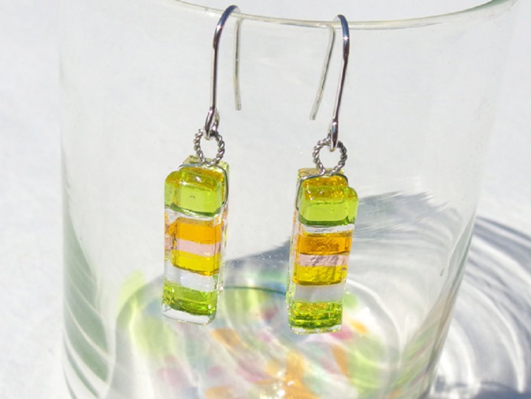 Fragrant glass (Kaoru [melon]) Aroma earrings / Clip-On [Choice of metal fittings] [Made to order] - 耳环/耳夹 - 玻璃 绿色