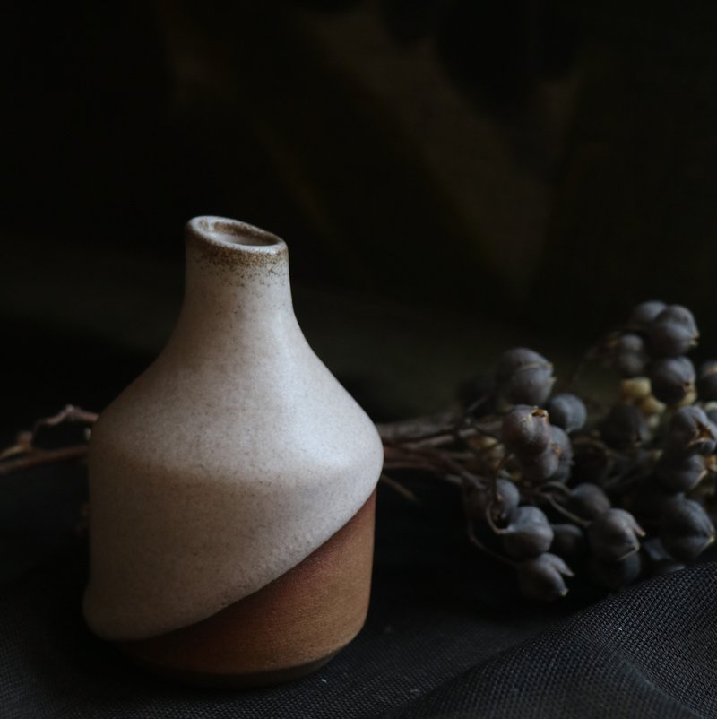 11号 小花瓶 - 牛奶可可系列 - 花瓶/陶器 - 陶 卡其色