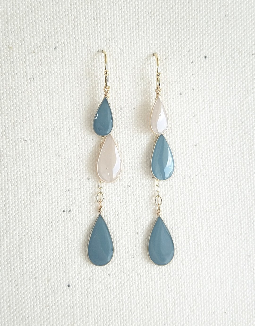 pale-colour drop pierced earrings or clip-on earrings - 耳环/耳夹 - 树脂 蓝色