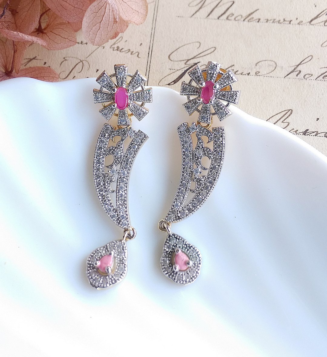 Vintage Jewelry 西洋古董饰品 典雅气质 垂坠 小雏菊 针式耳环 - 耳环/耳夹 - 其他金属 金色