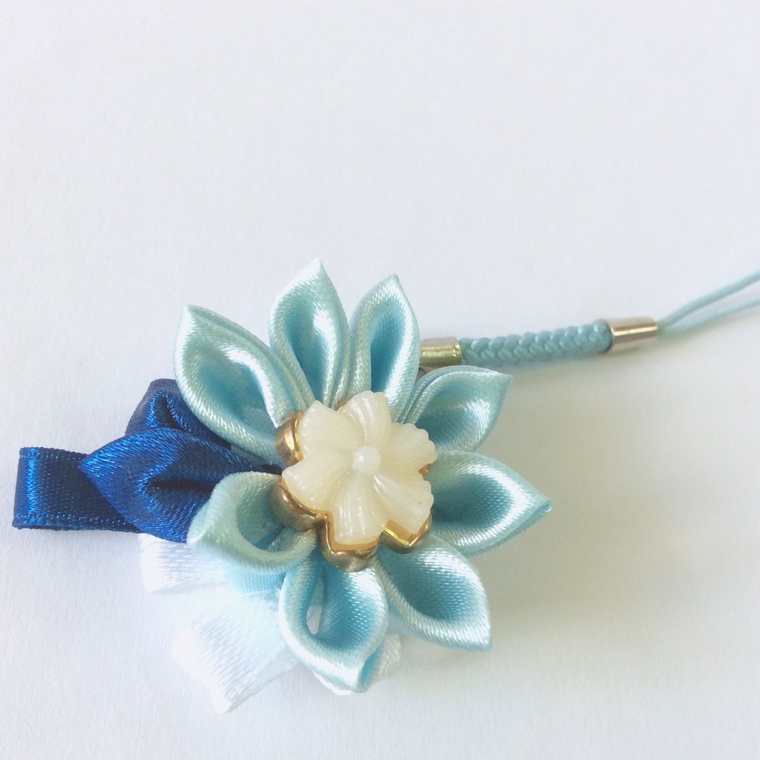 缎带花吊饰 挂饰 つまみ细工 丝带花  蓝白色 - 吊饰 - 丝．绢 蓝色