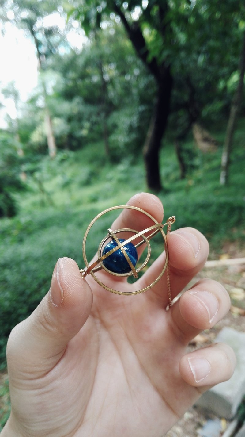 [Mush] Brass Tetraorbital Necklace 黄铜 几何 天然石 立体 项链 颈链 项链 颈链 - 颈链 - 其他金属 多色