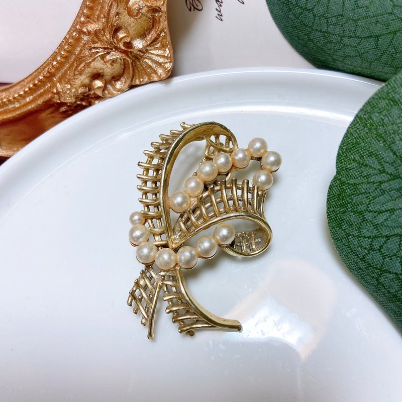 【西洋古董饰品】精美篓空缠绕珍珠感 编织打结绑束 胸针胸 - 胸针 - 贵金属 金色