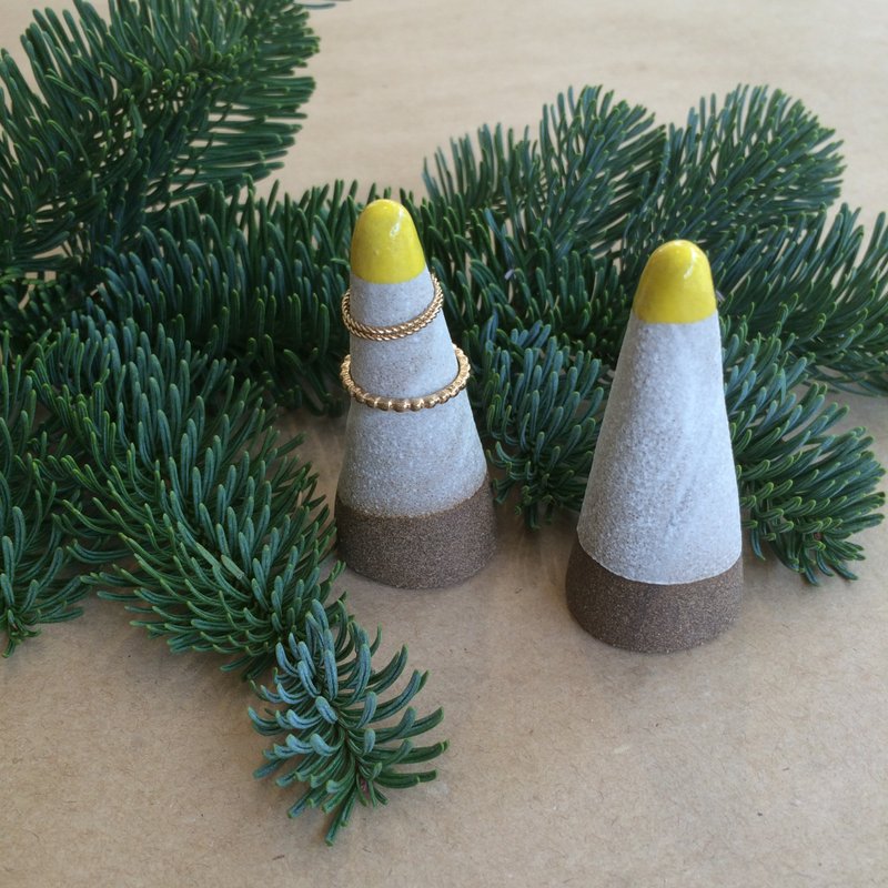 陶土 ring cone | 戒指座/穴位按摩器 | 白色 - 花瓶/陶器 - 陶 咖啡色