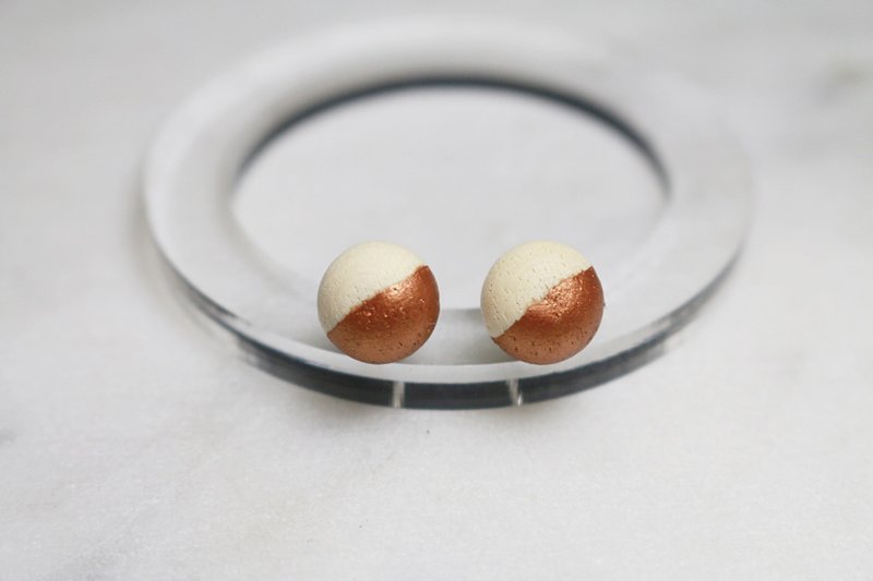 VÉNUS觅饰 豆豆木珠彩绘不锈钢耳钉 红铜色 /ve168 - 耳环/耳夹 - 木头 金色