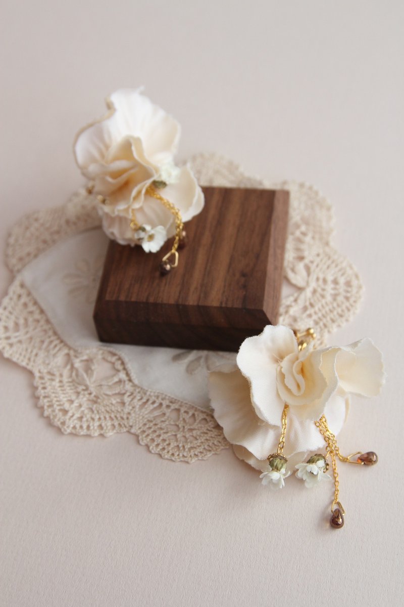 耳环 饰品 花耳环 花办耳环 珍珠耳环 干花耳环 少女风 日系作品 - 耳环/耳夹 - 植物．花 卡其色