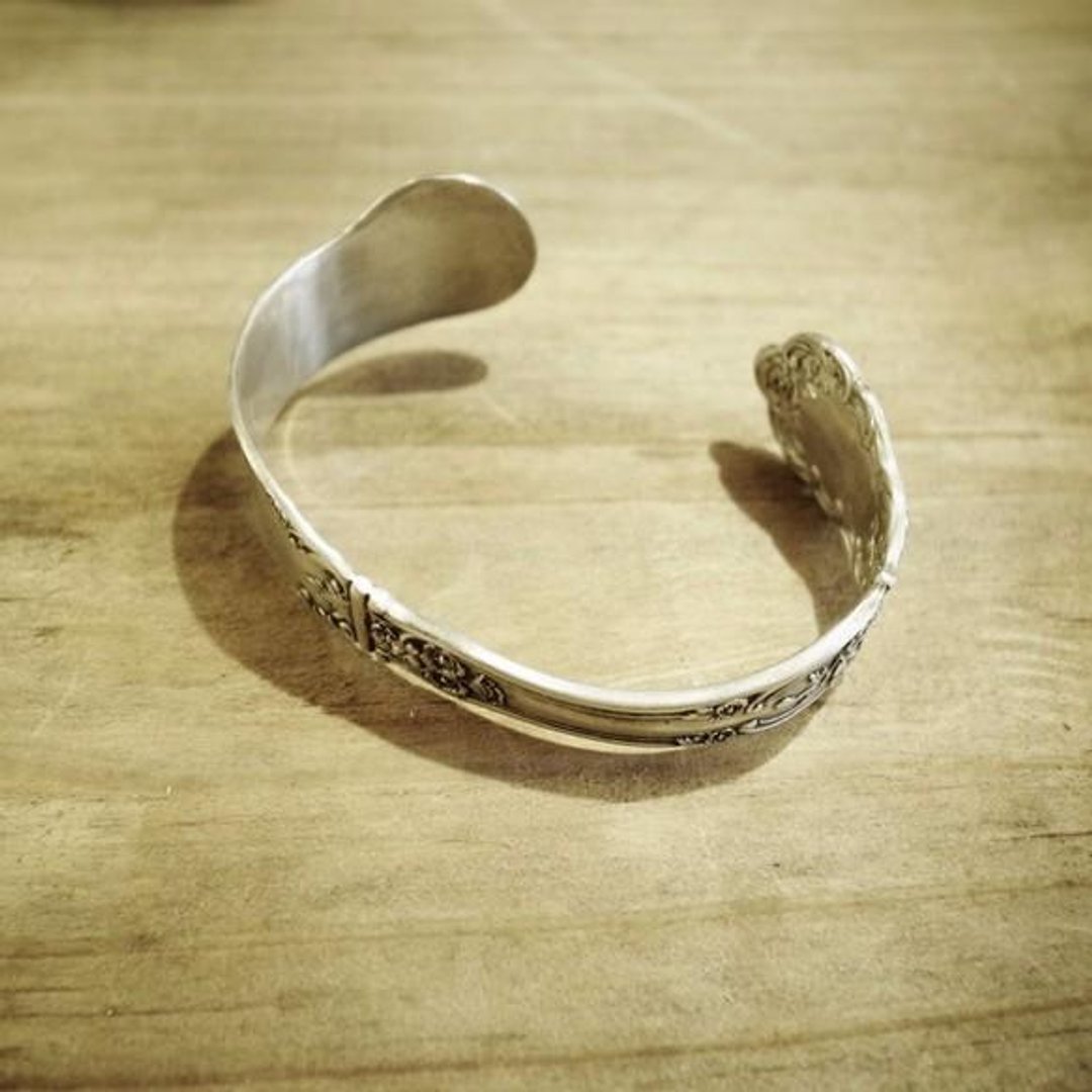 Antique butter knife remake bangle _ 0548 - 手链/手环 - 其他金属 灰色