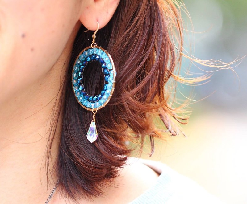 光之女神耳环 4厘米圆环款 浅蓝色・海军蓝 - 耳环/耳夹 - 玻璃 蓝色