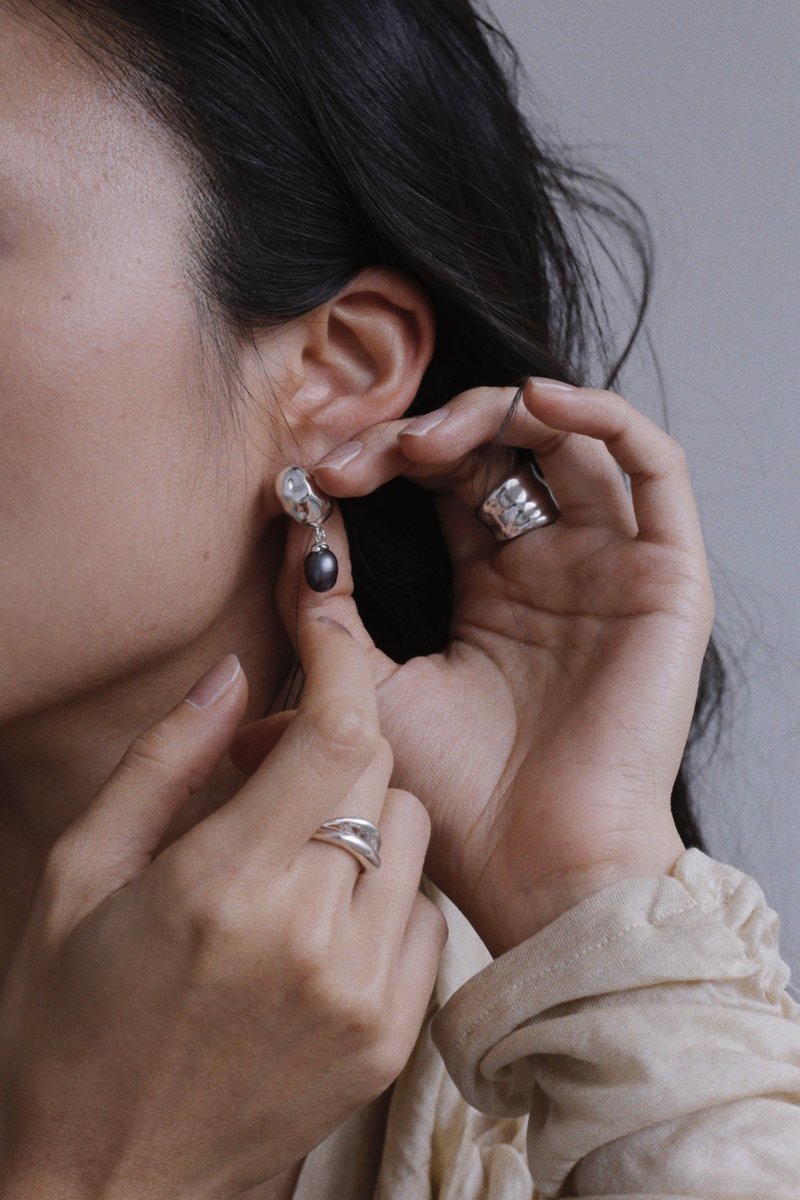 soft earrings + Pearl 柔软耳环 +黑珍珠 - 耳环/耳夹 - 珍珠 黑色