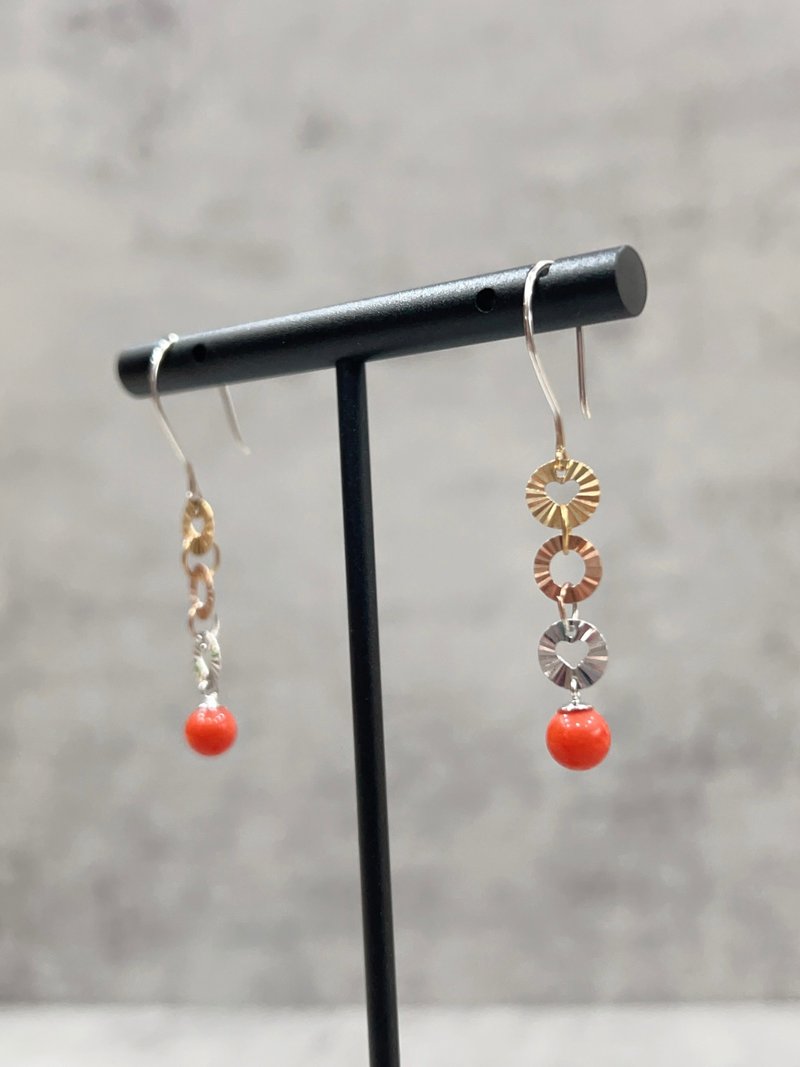 天然珊瑚耳环 沙丁圆珠 5.5 mm 18K 意大利三色K金 勾式耳环 - 耳环/耳夹 - 宝石 