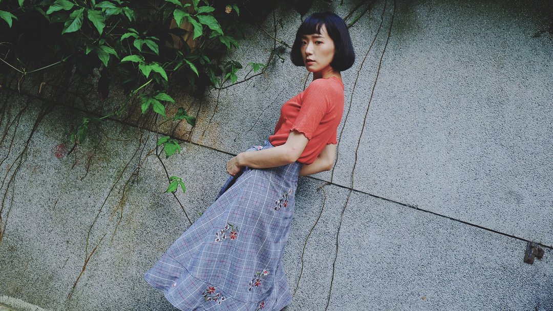千鸟格绣花绑腰裙 - 裙子 - 棉．麻 灰色