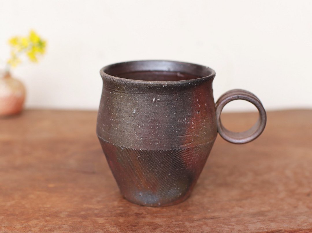 Bizen ware coffee cup (wild grass) c9-041 - 咖啡杯/马克杯 - 陶 咖啡色