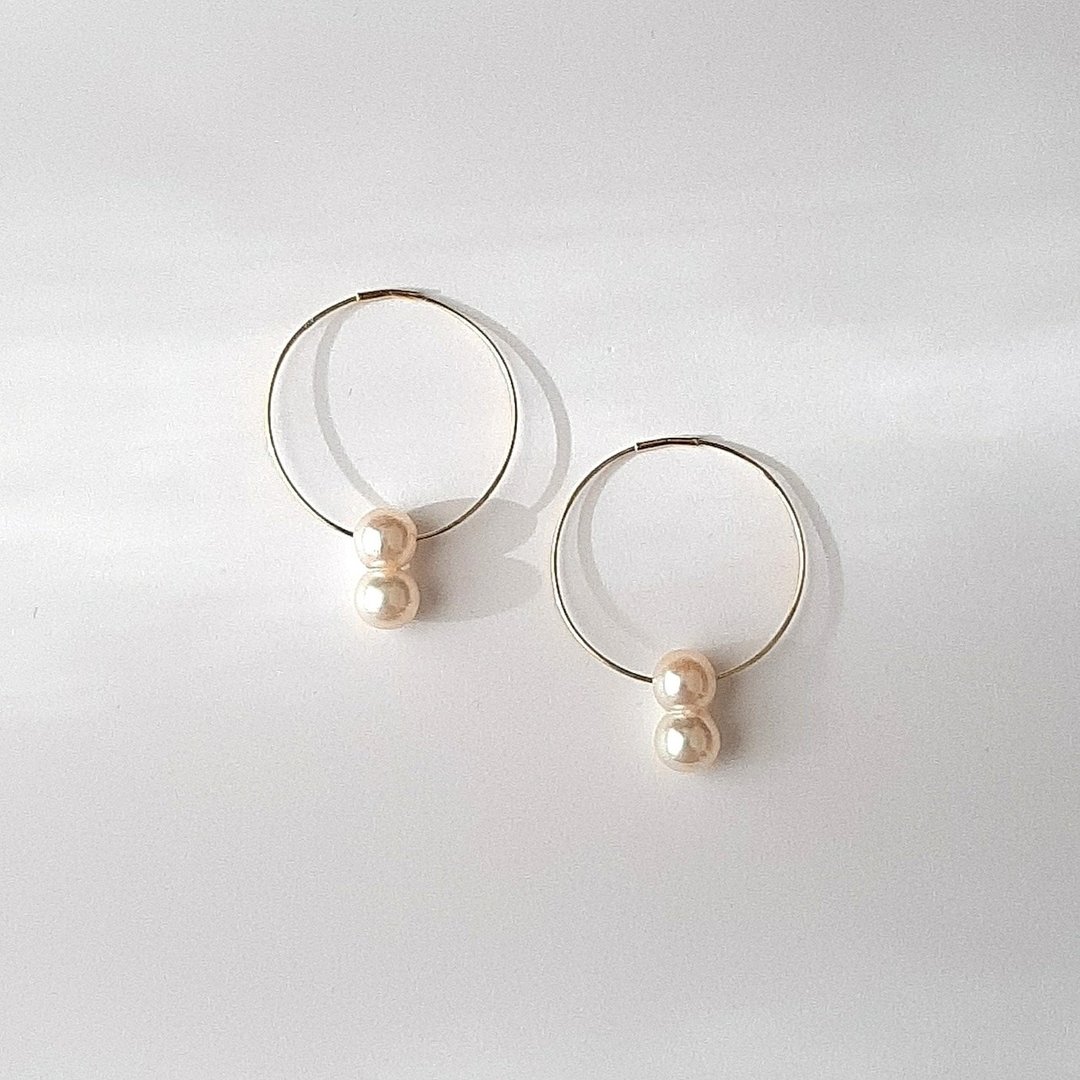 K18 圈形耳环 双生珍珠 Akoya珍珠 珍珠耳环 日本珍珠 pearl earrings 珍珠耳环 珍珠耳环 진주귀걸이 - 耳环/耳夹 - 珍珠 
