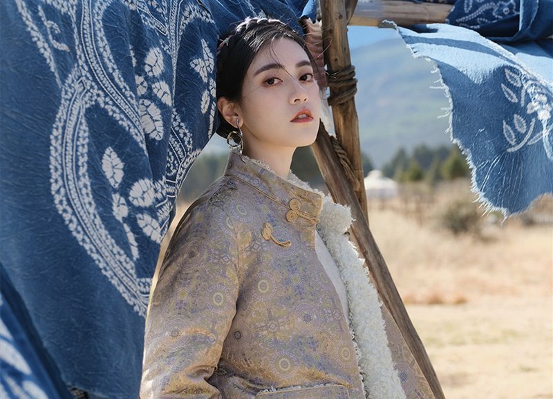 【锦绣繁华】 新中式復古藏装 羊羔毛立领棉衣外套 - 女装上衣 - 其他材质 白色