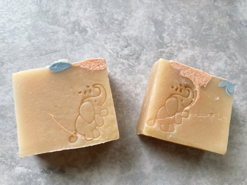 初榨小麦胚芽水蜜桃皂/负能量Out/轻熟龄肤质/卓玛爱象/手工皂 - 香薰/精油/线香 - 其他材质 卡其色