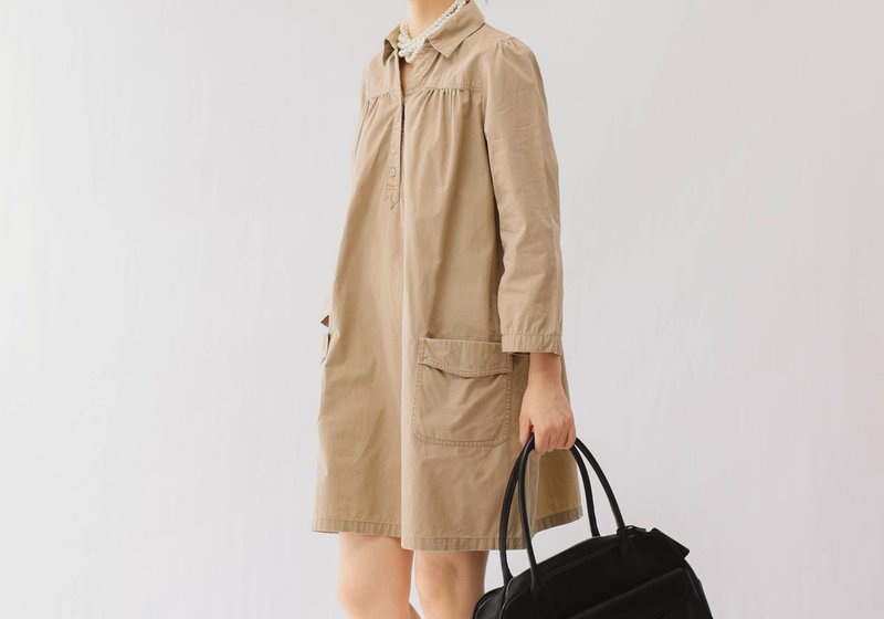 法式复古 绅士少女A字型卡其工装 棉质衬衫式洋裝 - 洋装/连衣裙 - 棉．麻 卡其色