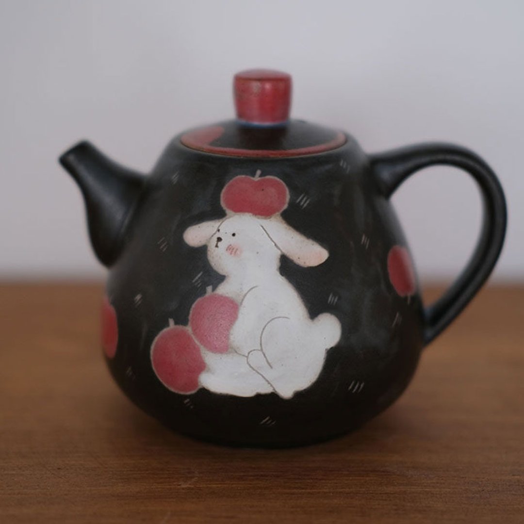 日式白兔蘋果手繪杯 / 陶瓷茶具 / 家用禮物 - 茶具/茶杯 - 瓷 黑色