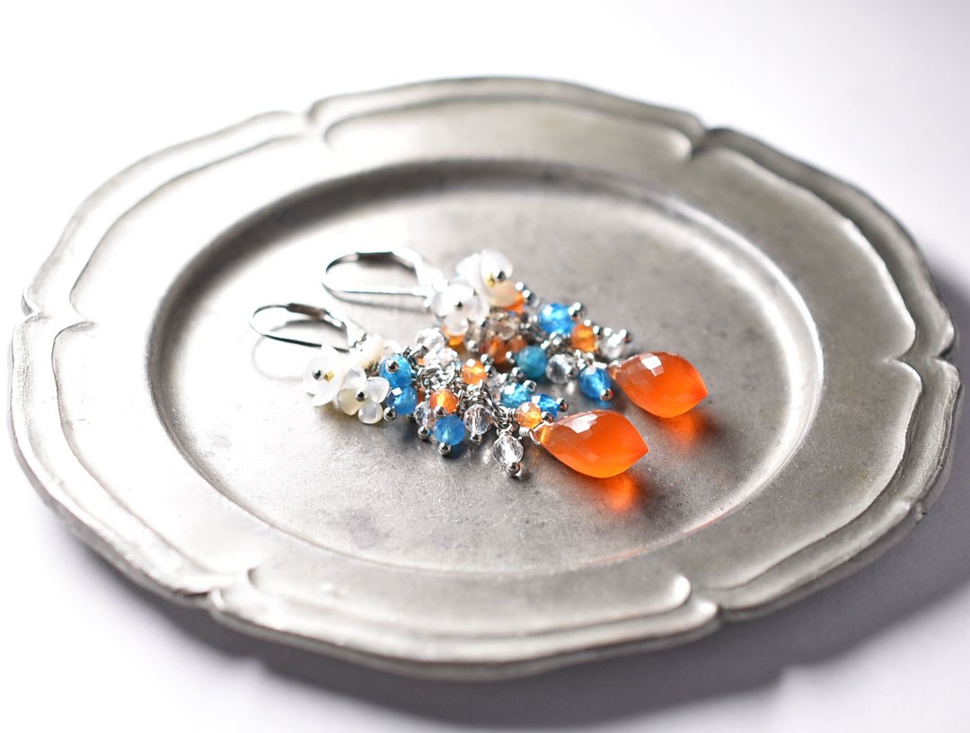 Carnelian and heavy stone beads, white pearl oyster floret earrings Silver - 耳环/耳夹 - 宝石 橘色