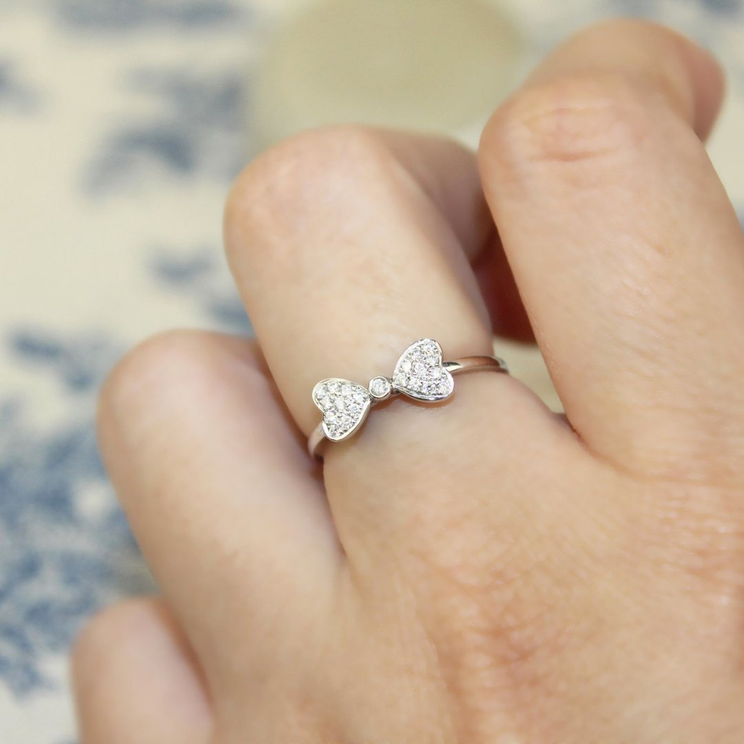 【恬静童话】18K 白金色 0.15 克拉米妮蝴蝶结钻石戒指 钻石 钻戒 - 戒指 - 贵金属 银色