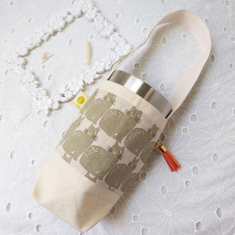 流苏甩甩日本猫咪棉布冰霸杯套/杯袋 - 随行杯提袋/水壶袋 - 棉．麻 卡其色