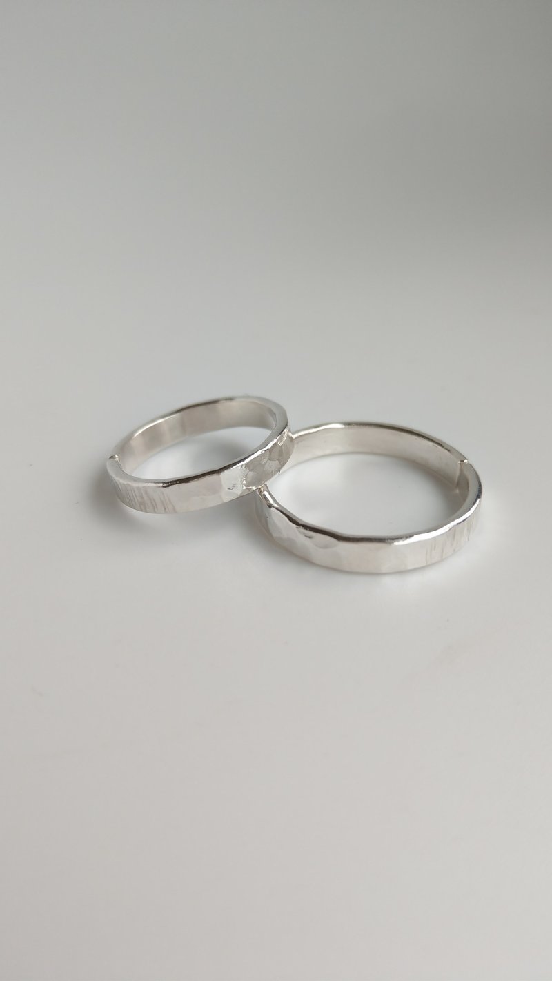 手工锻敲水波纹 竖纹纯银开合戒指 单个 定制敲字 - 对戒 - 其他金属 银色