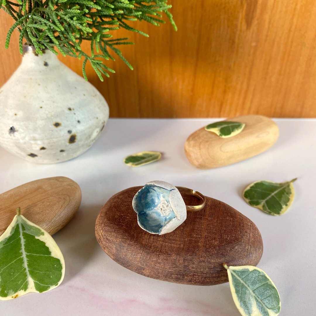 花朵戒指 (No. 13) / 陶瓷戒指 / 手工制作 - 戒指 - 陶 白色