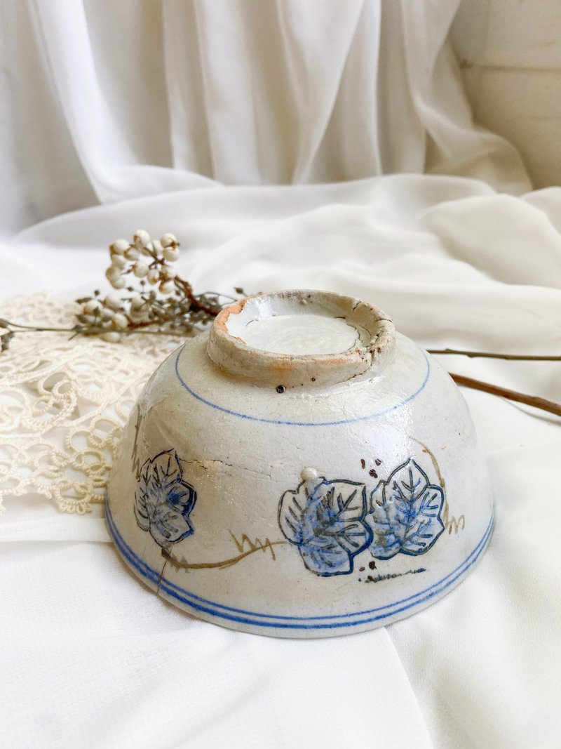 【好日恋物】台湾早期陶艺老物葡萄叶纹饭碗 - 摆饰 - 陶 白色