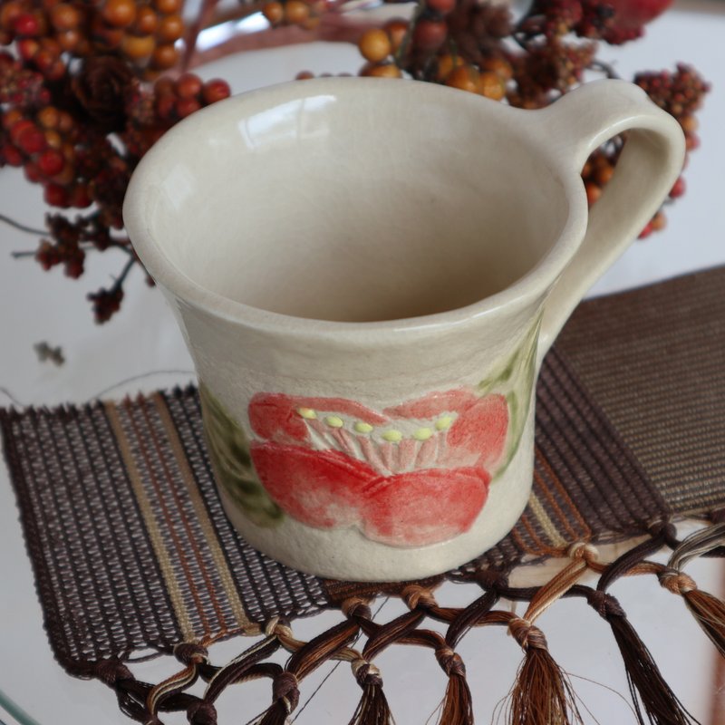 Japanese Red flower tsubaki mug handcrafted pottery Japan-made Japaneses artist - 咖啡杯/马克杯 - 陶 