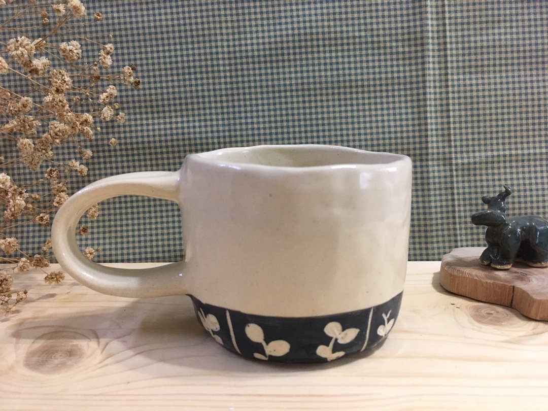 手捏陶杯-小叶 - 咖啡杯/马克杯 - 陶 黑色