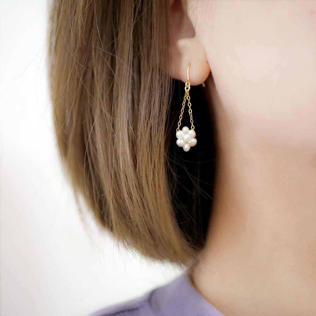 Tsuki no Shizuku pearl ball chain earrings Clip-On changed June birthstone - 耳环/耳夹 - 宝石 白色