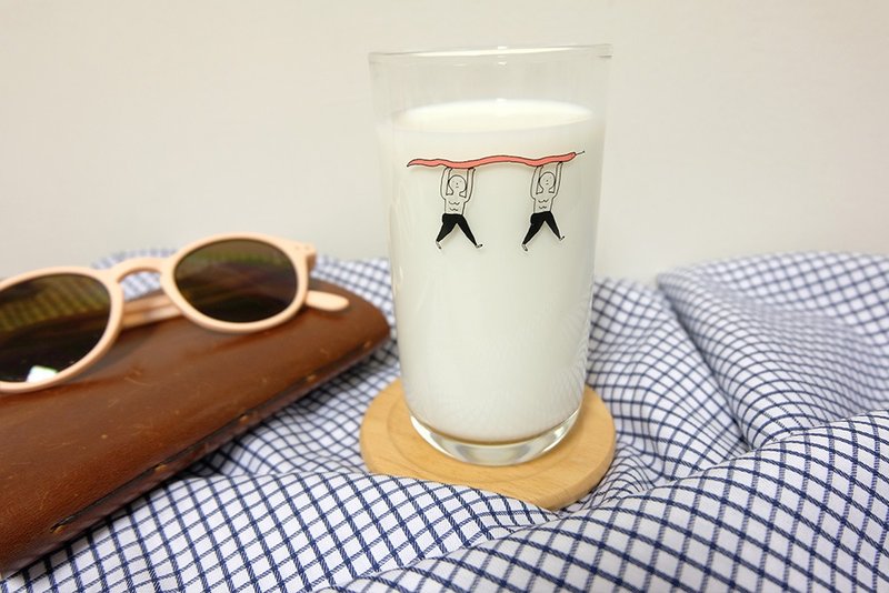 A boy hold the snake Glass - 玻璃杯 - 玻璃 