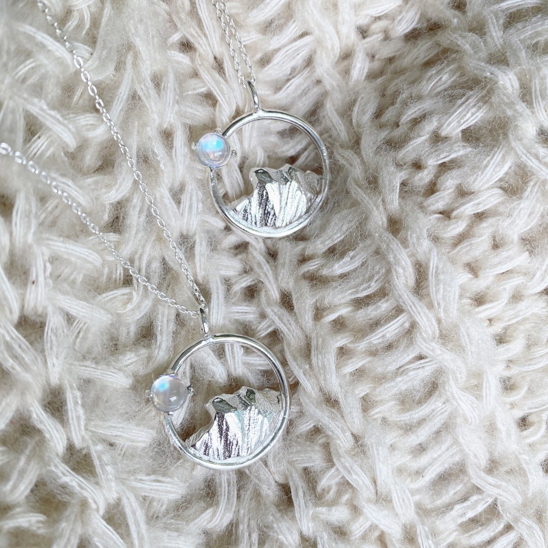 塞拉利昂月亮石项链 Lion Rock moonstone Necklace - 项链 - 其他金属 银色