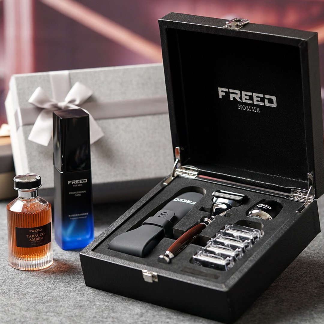 【FREED】男士修容刮胡刀护理礼盒礼物 毕业送礼 定制化刻字 礼品 - 男性清洁护肤品 - 铝合金 咖啡色