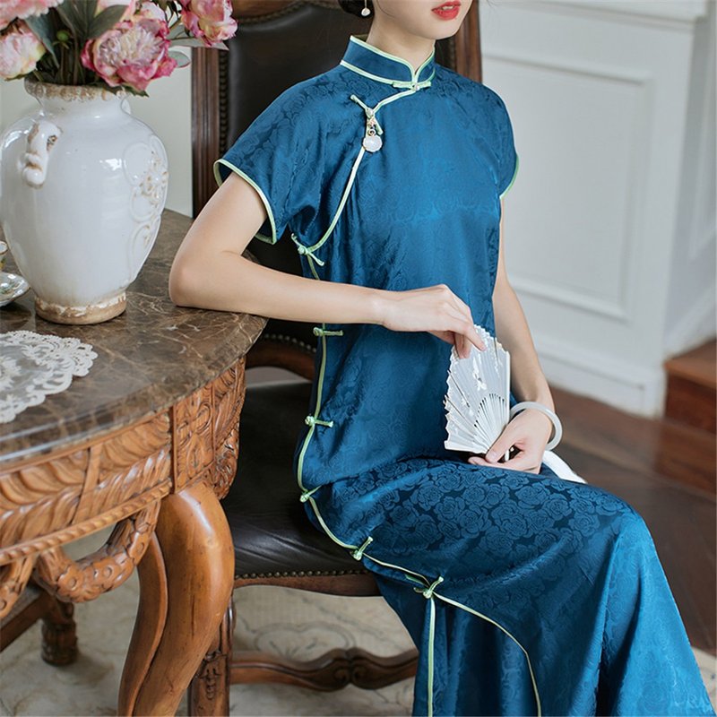 寶藍色 藍沁 全開襟緞面緄邊古法旗袍 復古改良新中式國風洋裝 - 旗袍 - 聚酯纤维 蓝色