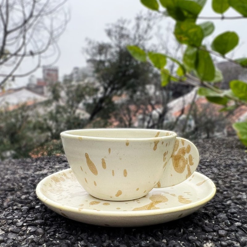 【浪迹】手作咖啡杯盘组 - 咖啡杯/马克杯 - 陶 卡其色