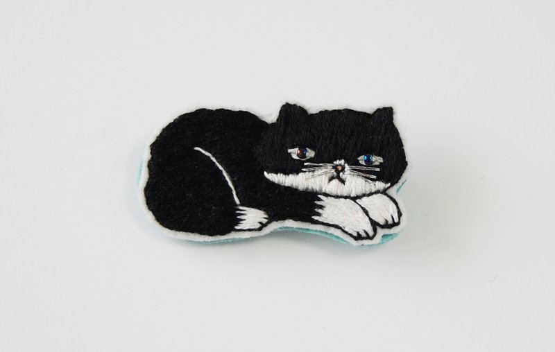 [Orders] production Hachiware cat embroidery brooch - 胸针 - 绣线 黑色