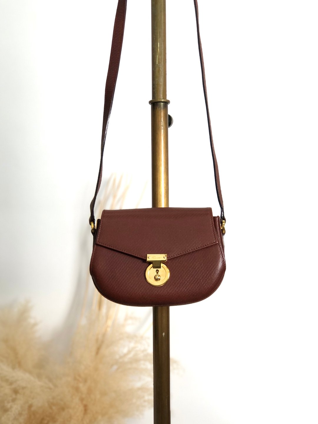 【日本直送 名牌中古包】Salvatore Ferragamo 侧背包 棕色 锁头 皮革 6kbanu - 侧背包/斜挎包 - 真皮 咖啡色