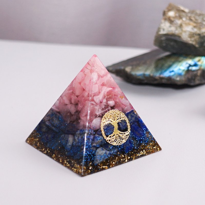 【粉晶、青金石】奥根水晶能量金字塔Orgonite 6x6 cm - 摆饰 - 水晶 多色