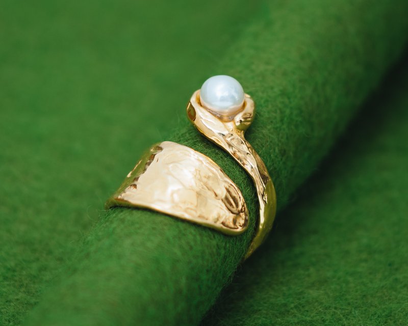 Leaf pearl ring - contemporary ring - wabi sabi design -  simple ring - 戒指 - 银 银色